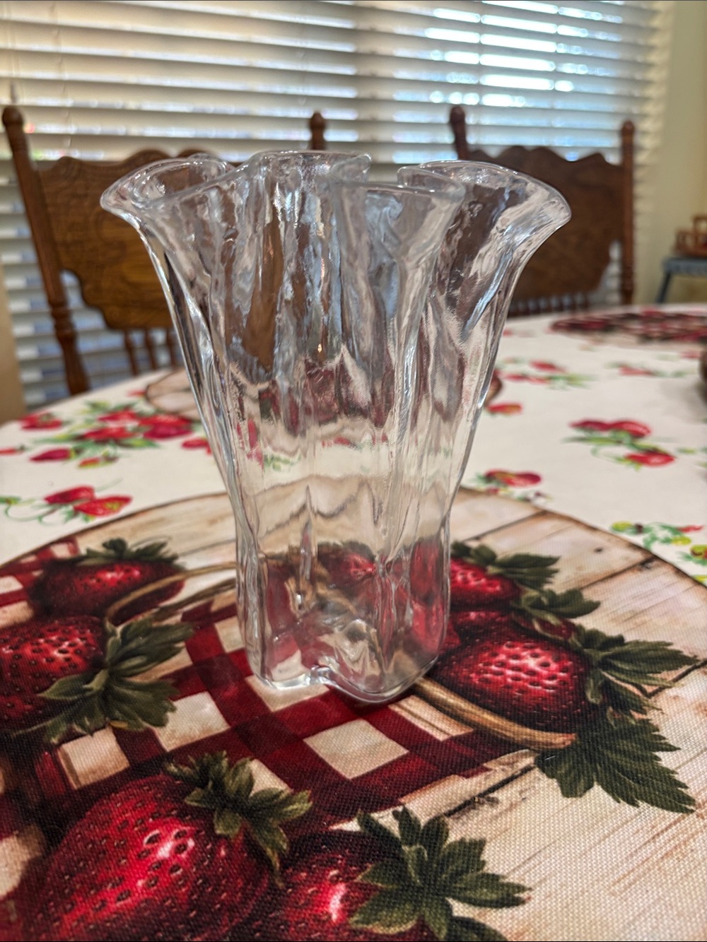 MUURLA Finland EVA Ruffled Handkerchief Vase